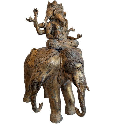Trimukha Mahārakta Gaṇeśa auf Airavata – Ormolu Newar Bronze, Nepal – Los 155