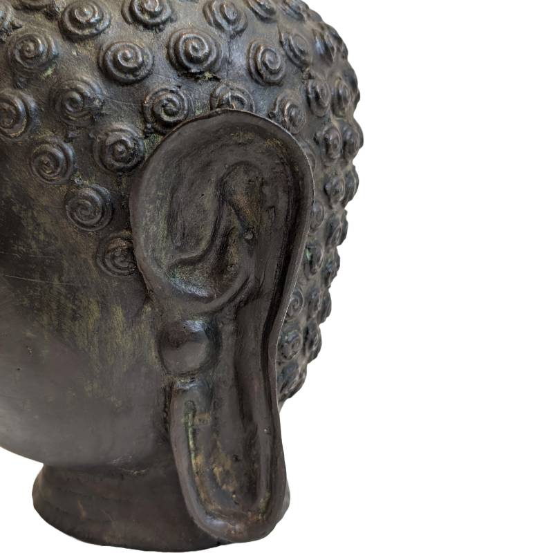 Antiker thailändischer Buddha-Kopf aus Bronze mit flammenförmigem Ushnisha