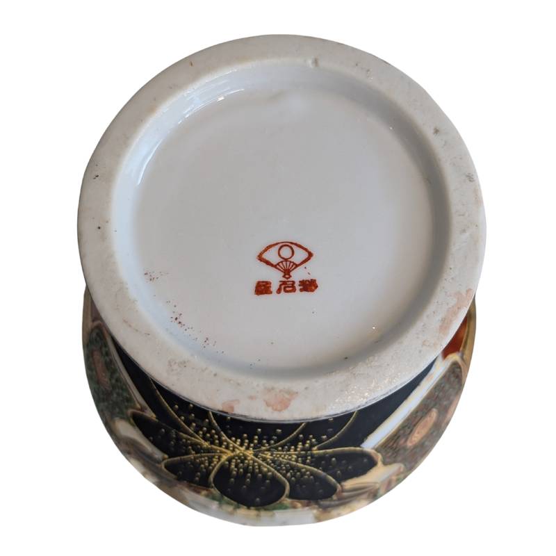 Japanse Satsuma-keramiek set met moriage reliëf en handgeschilderde historische figuren