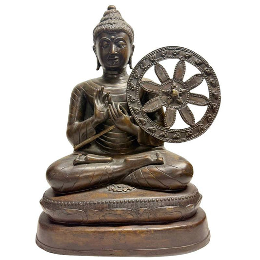 myanmar boeddha dharmachakra mudra bronzen beeld met wiel detail onderwijzende houding