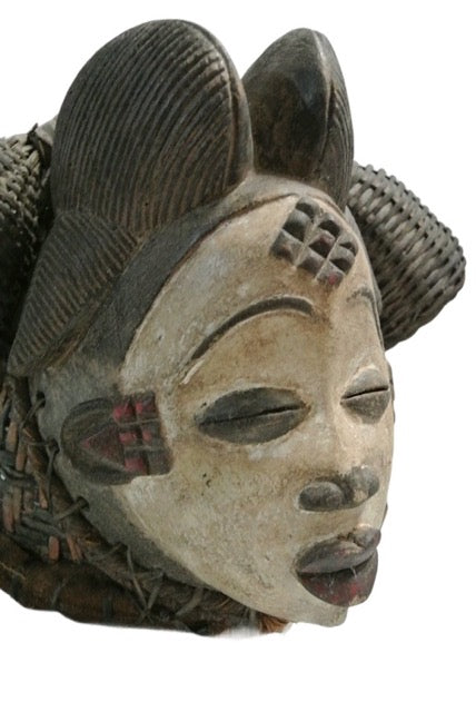 Ceremonieel Punu masker met rieten en rotan draagstructuur, Centraal-Afrika Gabon
