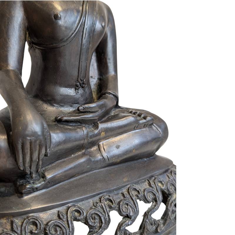 Antike sitzende Buddha-Statue aus Bronze mit Bhumisparsha-Mudra, Südostasien, Ende des 19. Jahrhunderts