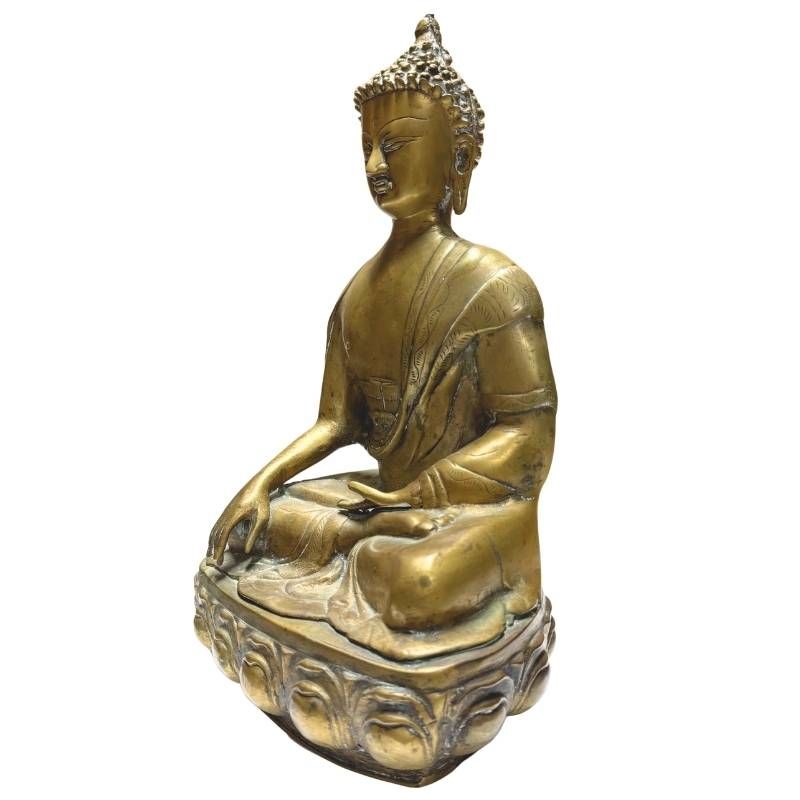 Antiek boeddhabeeld met vuurverguld oppervlak en lotustroon