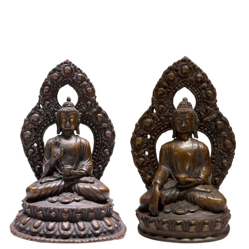 Set van twee antieke Himalaya bronzen Boeddha beelden met dhyana mudra en resten van vuurvergulding