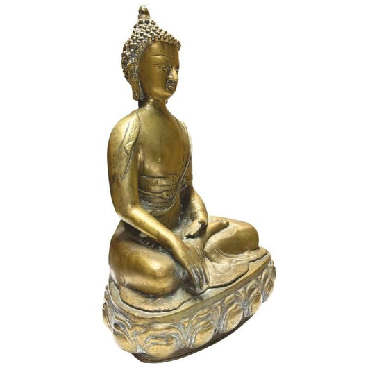 Antiek vuurverguld boeddhabeeld op lotusbasis met klassieke vorm