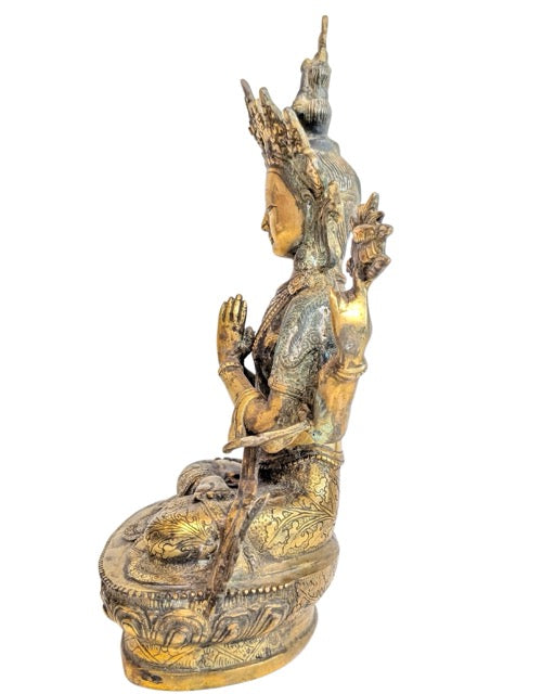 Vierarmig Avalokiteshvara beeld van verguld brons uit de Himalaya