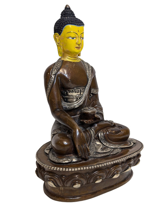 Bronzen Bhaisajyaguru Medicijn Boeddha uit Tibet in Dhyana mudra met genezingskom