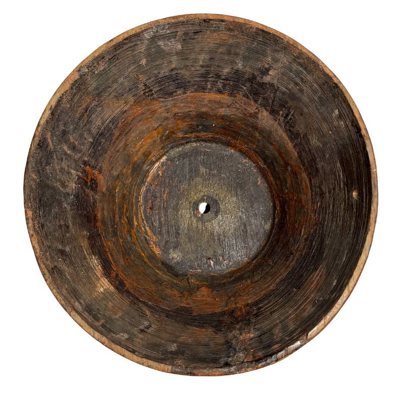 birmaanse lakwerk pot met diepe rode patina en gebruikssporen
