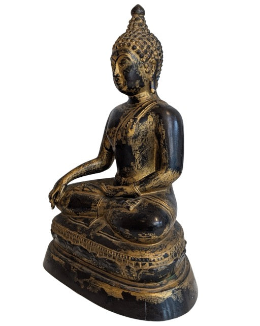 Boeddha beeld in Bhumisparsha mudra van brons uit Myanmar
