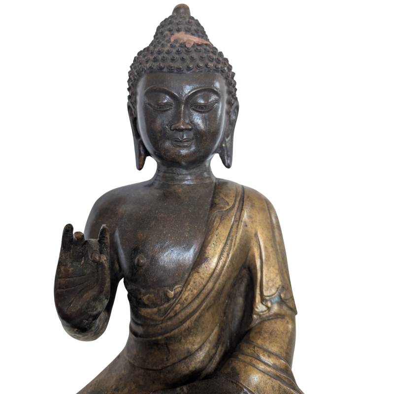 Chinees bronzen Boeddhabeeld met gesloten onderzijde en traditionele constructie