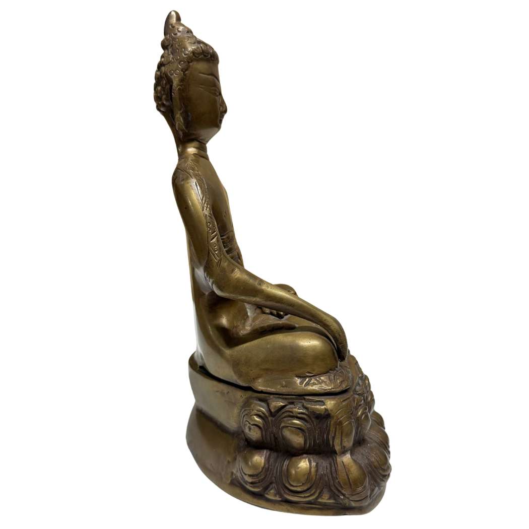 Boeddha-beeld uit China met Tibetaanse boeddhistische invloed, traditioneel hol gegoten brons