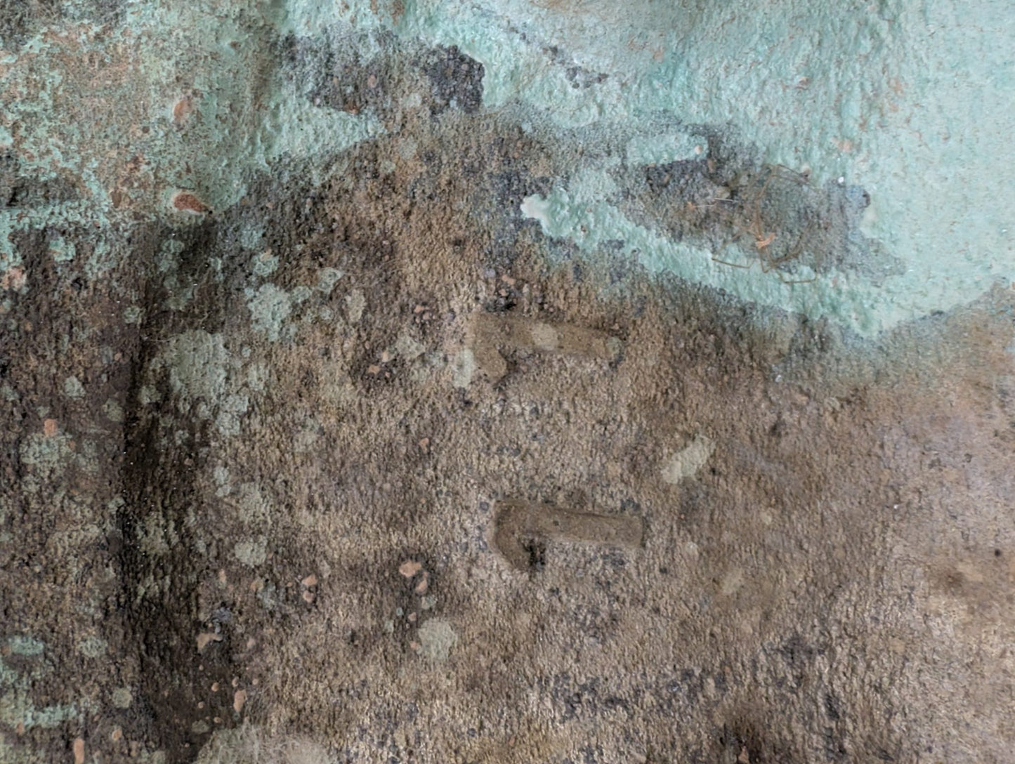 Monumentaal Thais Boeddhabeeld in brons met serene uitstraling