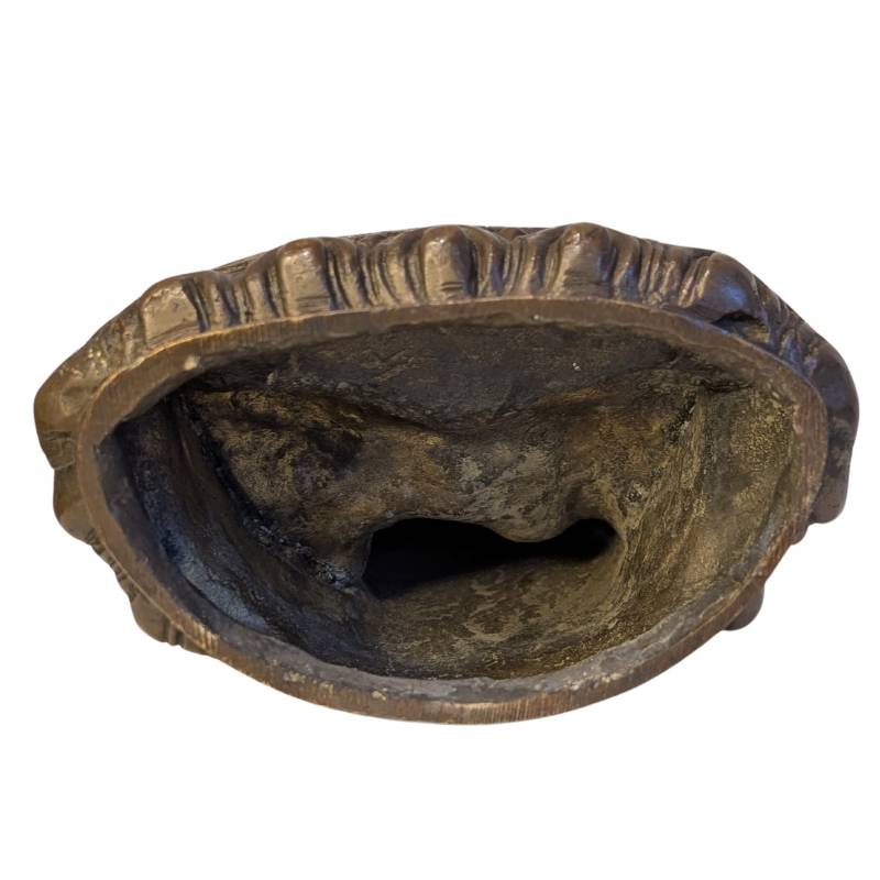 Boeddhistisch beeldhouwwerk in brons