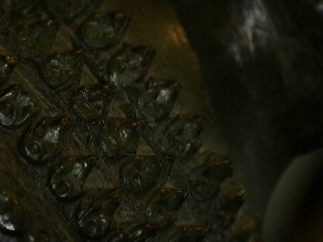 Microscoopfoto van microtextuur en patina op Thaise bronzen kunst