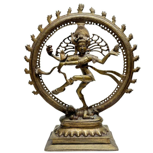 Bronzen Nataraja in danshouding binnen kosmische cirkel, Indiase tempelstijl