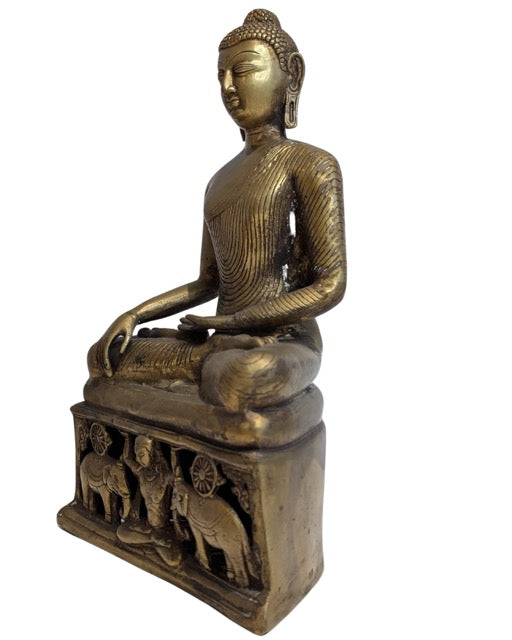 Bronzen Shakyamuni Boeddha als tempelbeeld met olifantenbasis