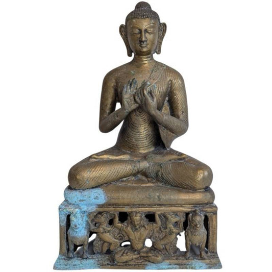 Antiek bronzen Shakyamuni Boeddha met dharmachakra mudra en opengewerkte sokkel