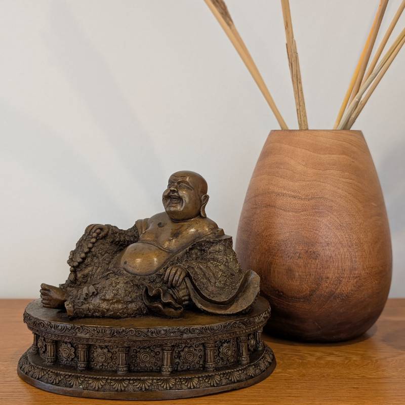 Liggend Budai beeld in brons uit China