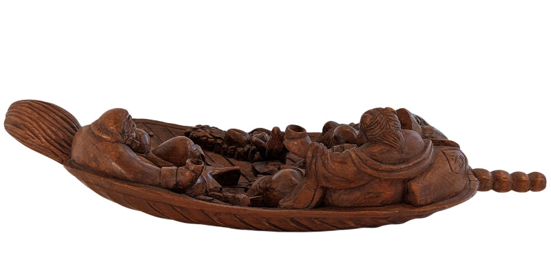 Bovenaanzicht van Chinees houten snijwerk uit de 19e eeuw met onsterfelijken in een boot