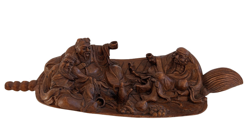 Zijaanzicht van Chinees houten snijwerk uit de 19e eeuw met onsterfelijken in een boot