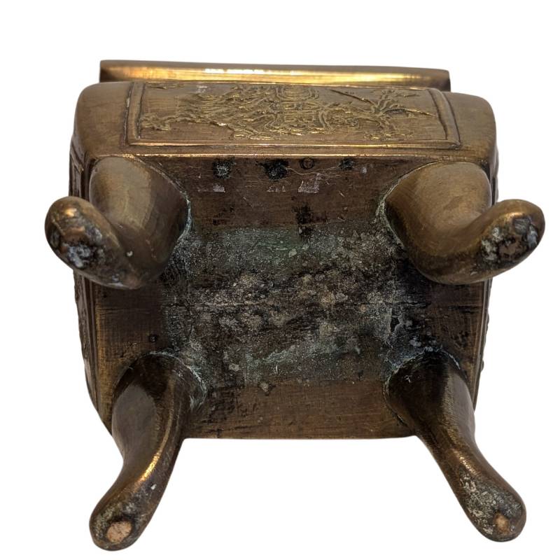 Chinese bronzen wierookbrander met traditionele decoratieve panelen