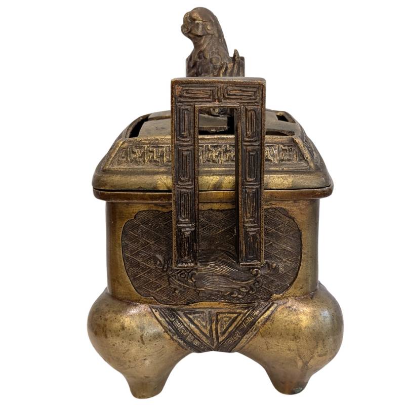 Chinese bronzen wierookbrander met foo-hond als beschermsymbool
