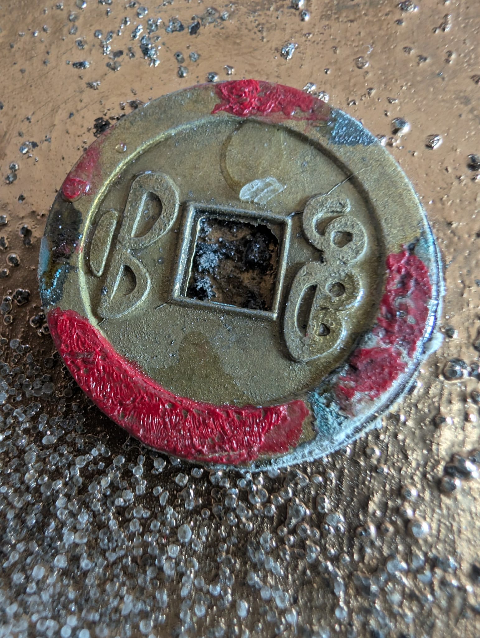 Chinese houten reliëfsnijwerk met voorstelling uit de Legende van de Witte Slang
