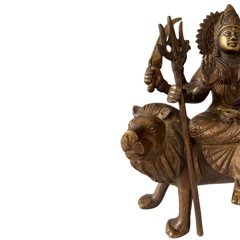 detail van bronzen Durga beeld met kroon en sieraden – Hindoe godin