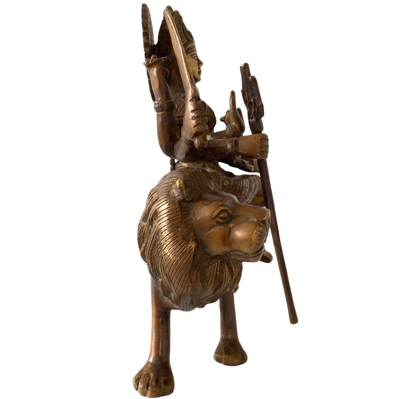 detail van gezicht van bronzen Durga – Hindoe godinnenbeeld in brons