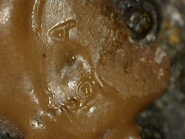 Detail van lakzegelachtig patroon op Chinees bronzen Boeddhabeeld