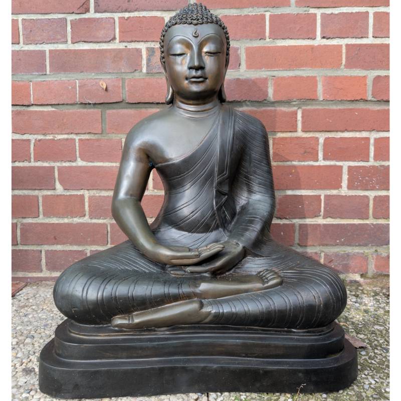 Grote Theravada Boeddha in brons, tempelbeeld Sri Lanka