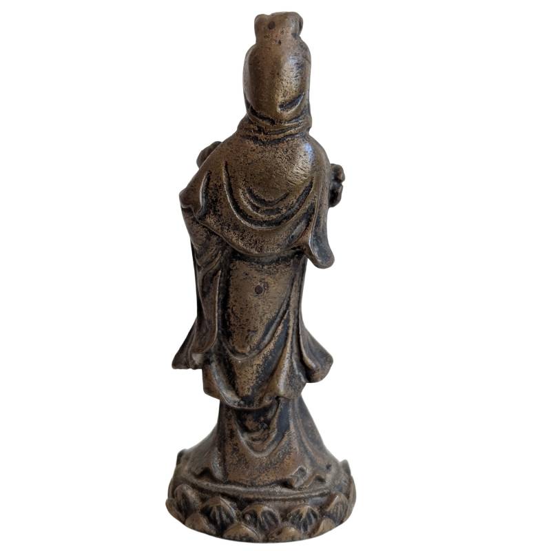 Bronzen Guanyin beeld bedoeld voor kracht en rust onderweg