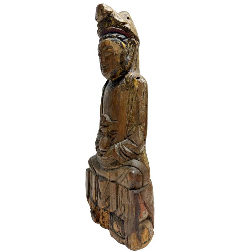 antieke houten guanyin sculptuur met rituele achtergrond en karakter  
