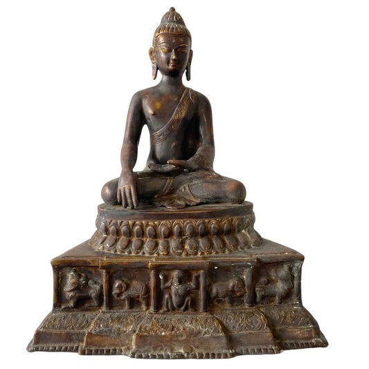 Himalaya bronzen Boeddha met verhalende troon, vuurvergulding en diepe patina, zittend in dhyana mudra