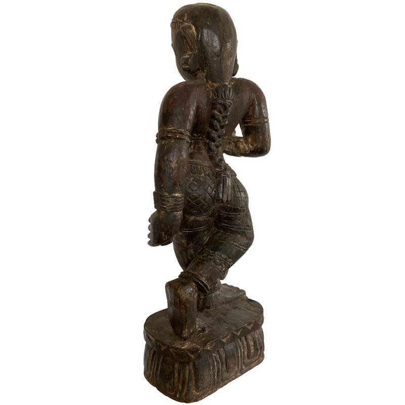 houten-lakshmi-sculptuur-nepal-oude-verf-resten-detail 