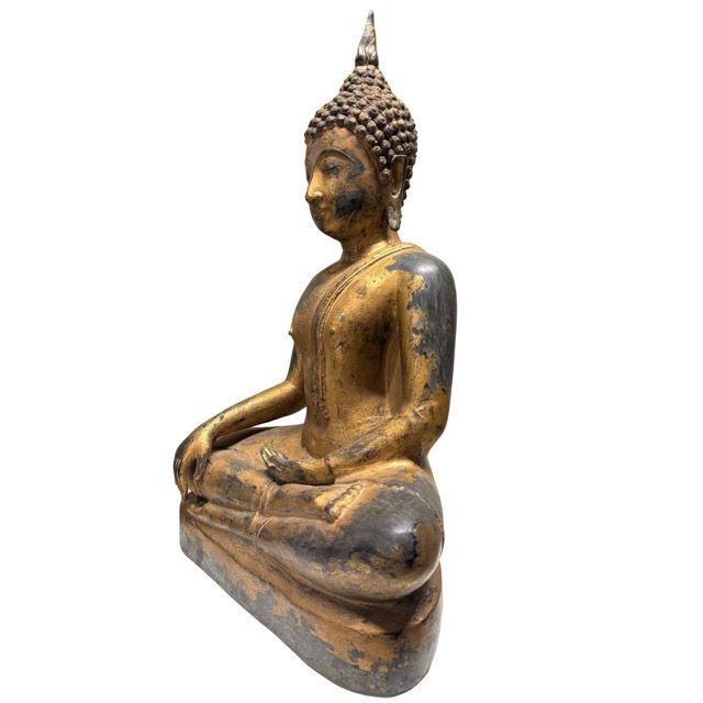 Klassiek Thais Boeddha beeld met donkere patina