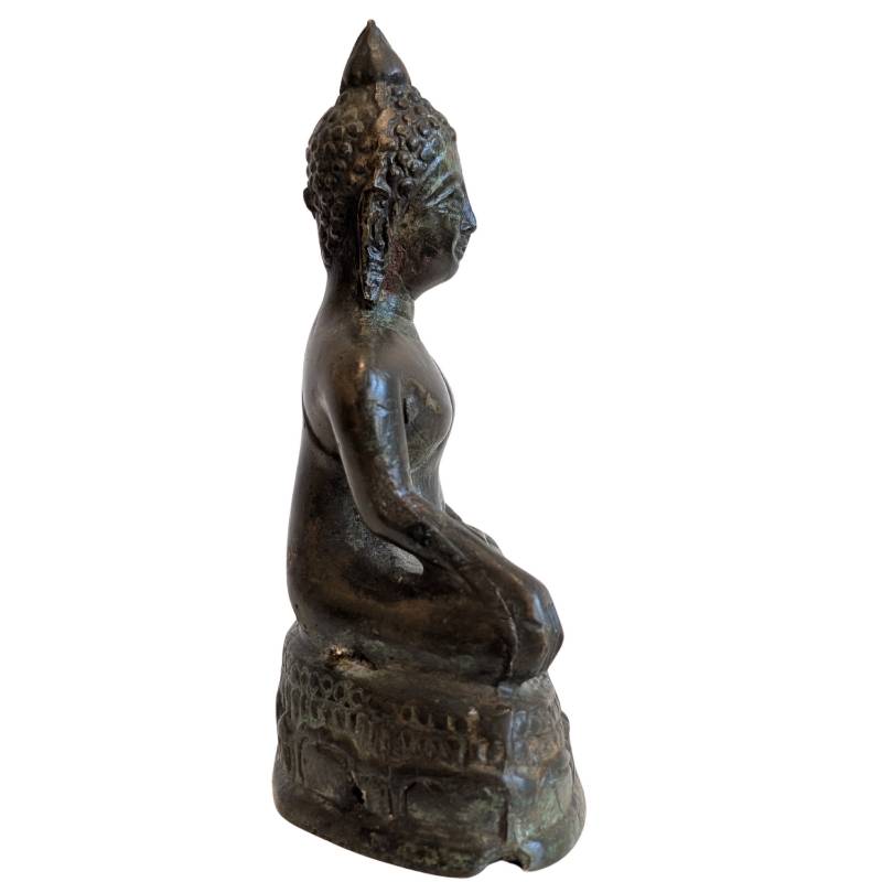 Klein massief boeddhabeeld van brons