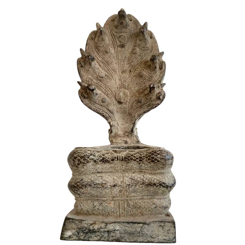 Bronzen Mucalinda Boeddha uit Khmer traditie gebruikt voor rituele verering