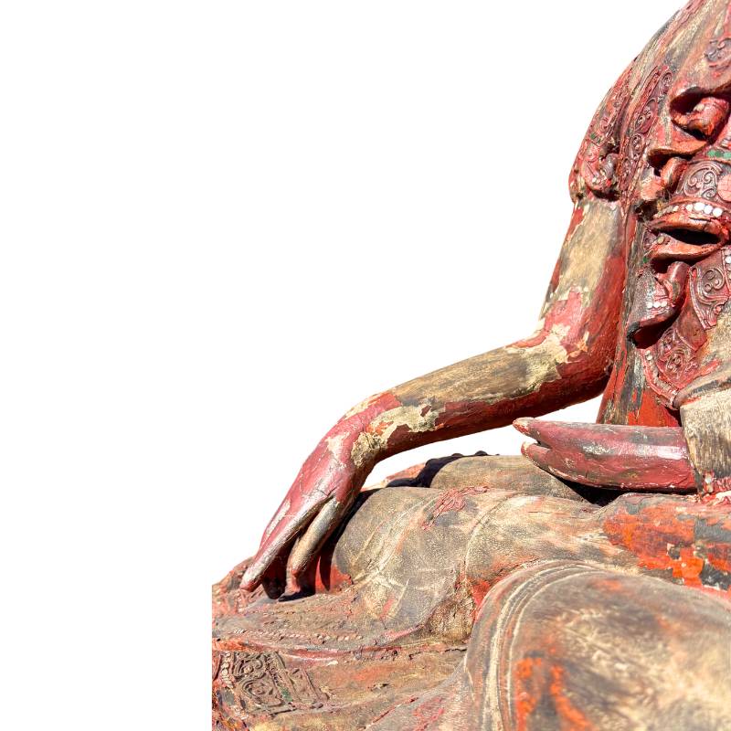 Antiek houten Boeddhabeeld afkomstig uit Myanmar
