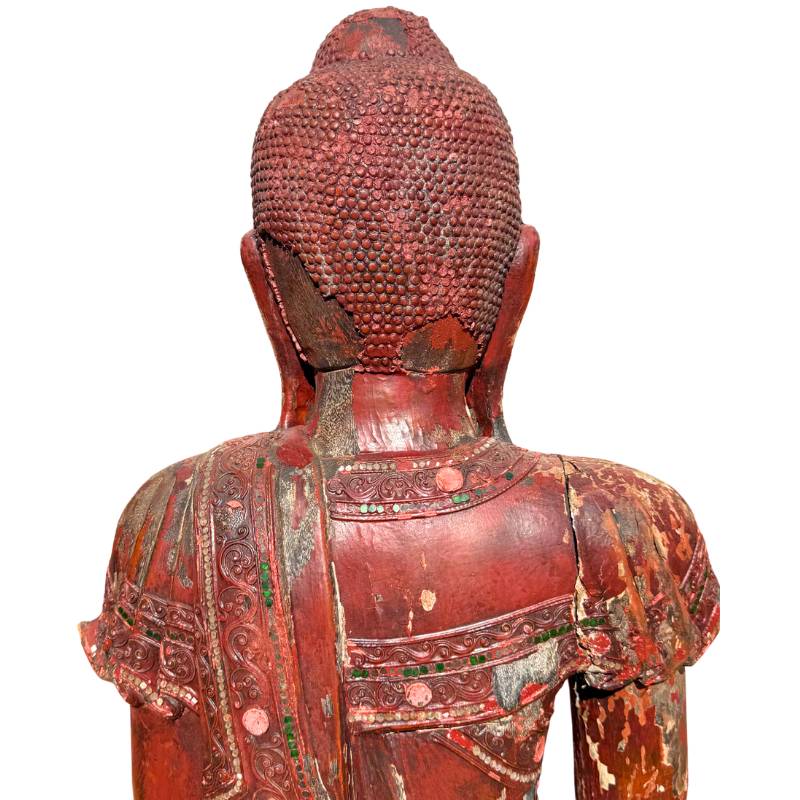 Boeddhabeeld uit Myanmar met traditionele inlegdecoratie
