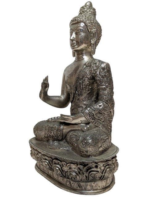 Nepalese Boeddha in zilverkleurige koperlegering Abhaya mudra