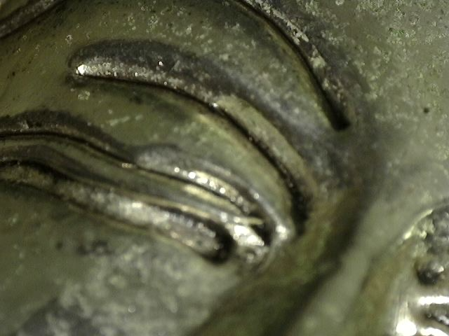 Nepalese Boeddha in zilverkleurige koperlegering Abhaya mudra