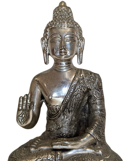 Nepalese Boeddha in zilverkleurige koperlegering Abhaya mudra