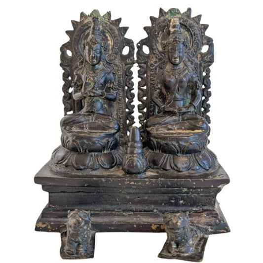 Oud Nepalese huisaltaar met Shiva en Parvati samen afgebeeld, oorspronkelijk volledig vuurverguld