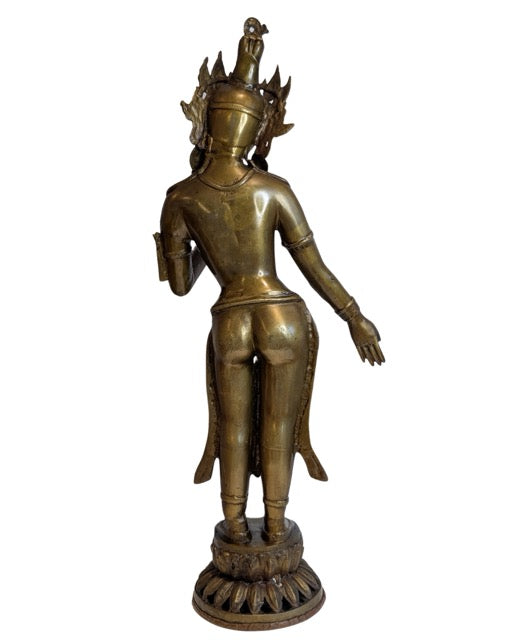 Staande Tara uit Nepal geplaatst op een klassieke lotusbasis