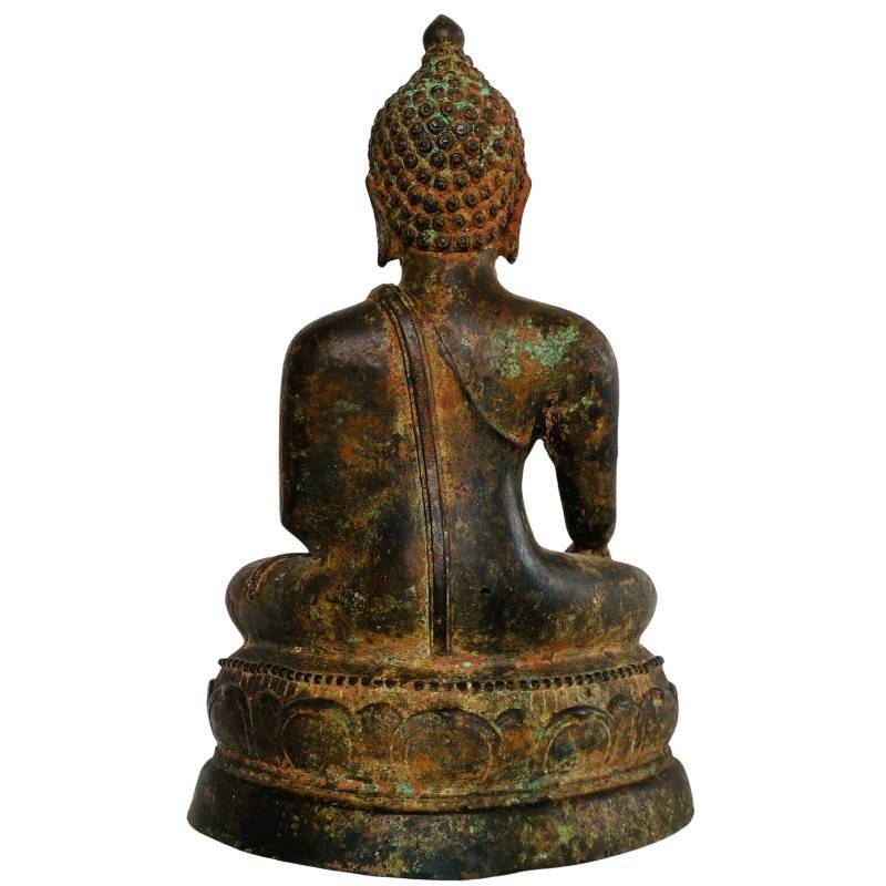 Oude Thaise Boeddha in brons met lotusvoet en bhumisparsha mudra
