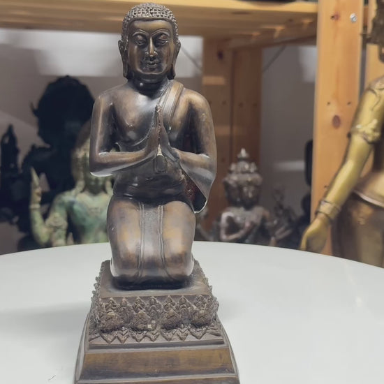 Bronzen Boeddha uit Birma in Anjali mudra voor tempelverering