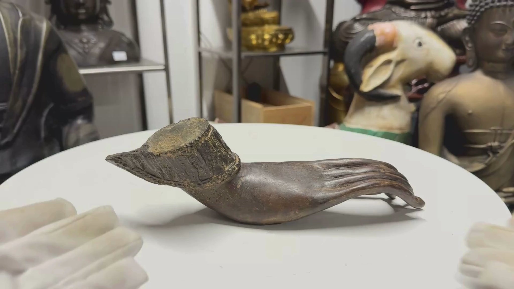 Thaise Boeddha hand beeldfragment in Vitarka mudra video