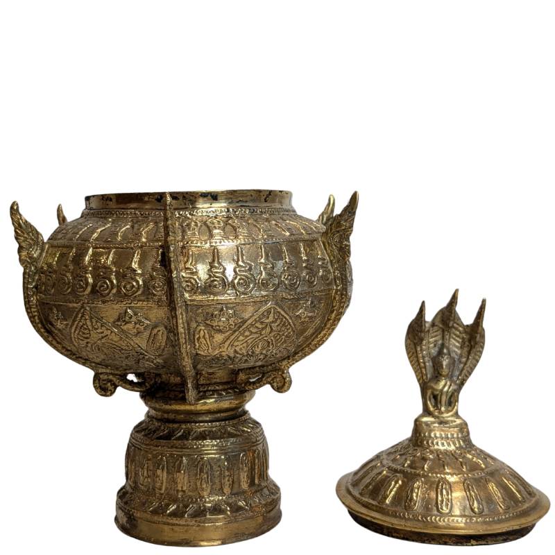 Rijk bewerkte bronzen ritual bowl met deksel, traditioneel boeddhistisch ritueel object