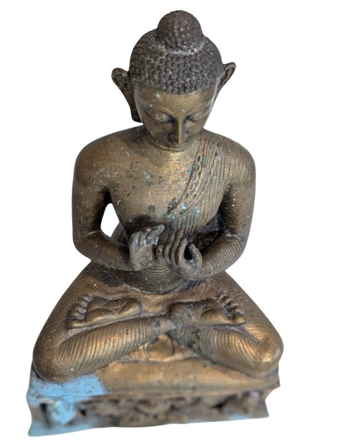 Bronzen Shakyamuni Boeddha op architectonische sokkel